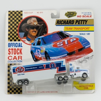 Road Champs Team Transport Diecast 1/87 Truck - Richard Petty STP